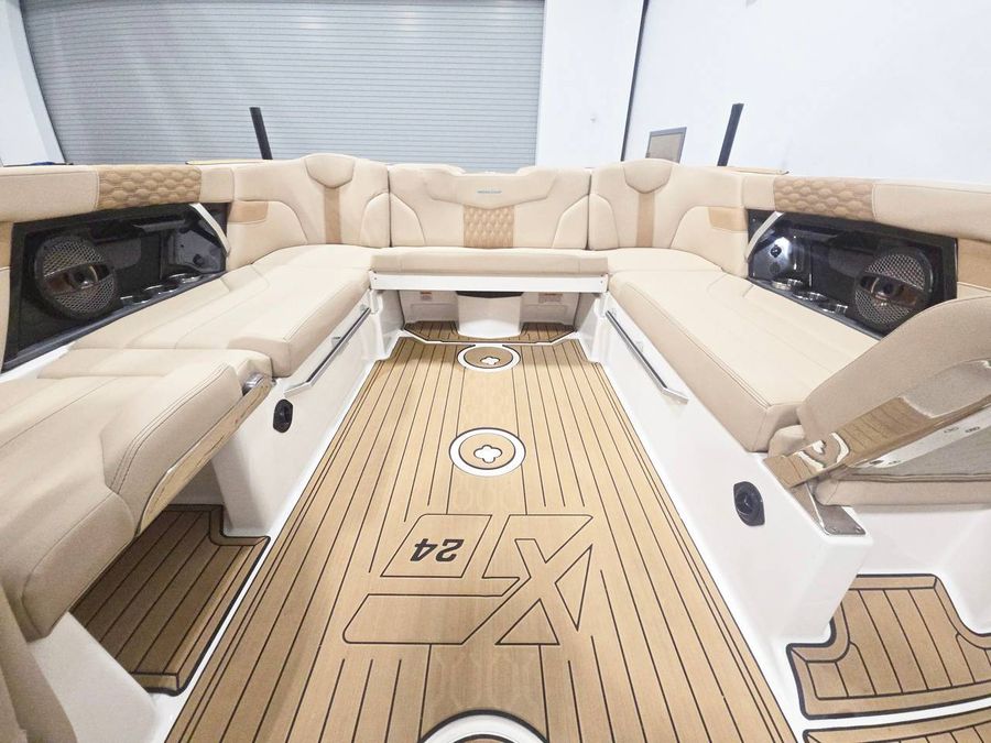 2023 MasterCraft XT24, photo 7 of 8
