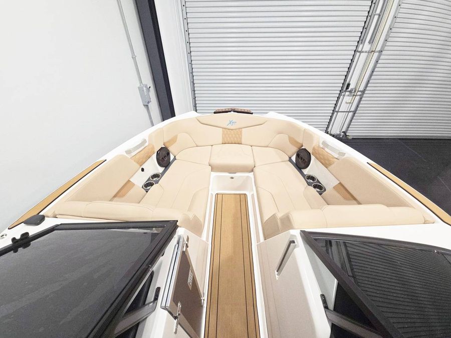 2023 MasterCraft XT24, photo 6 of 8