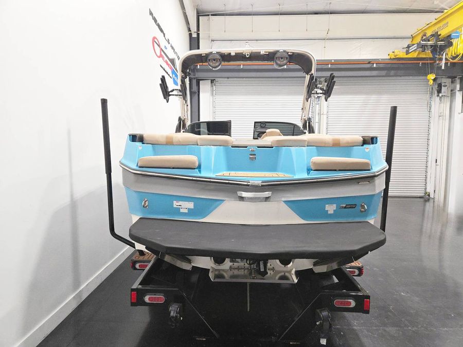 2023 MasterCraft XT24, photo 3 of 8