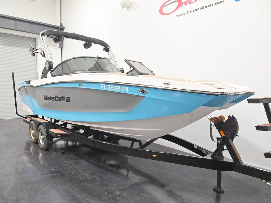 2023 MasterCraft XT24, photo 2 of 8