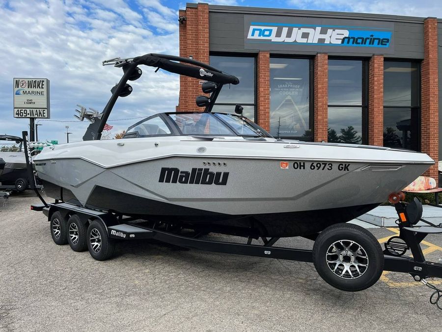 2023 Malibu 25 LSV, photo 2 of 12