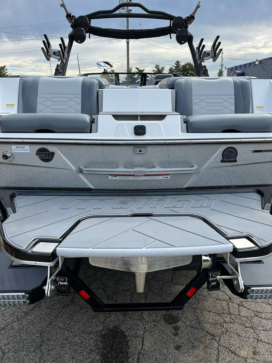 2023 Malibu 25 LSV, photo 4 of 12