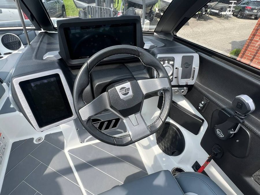 2023 Malibu 25 LSV, photo 10 of 12