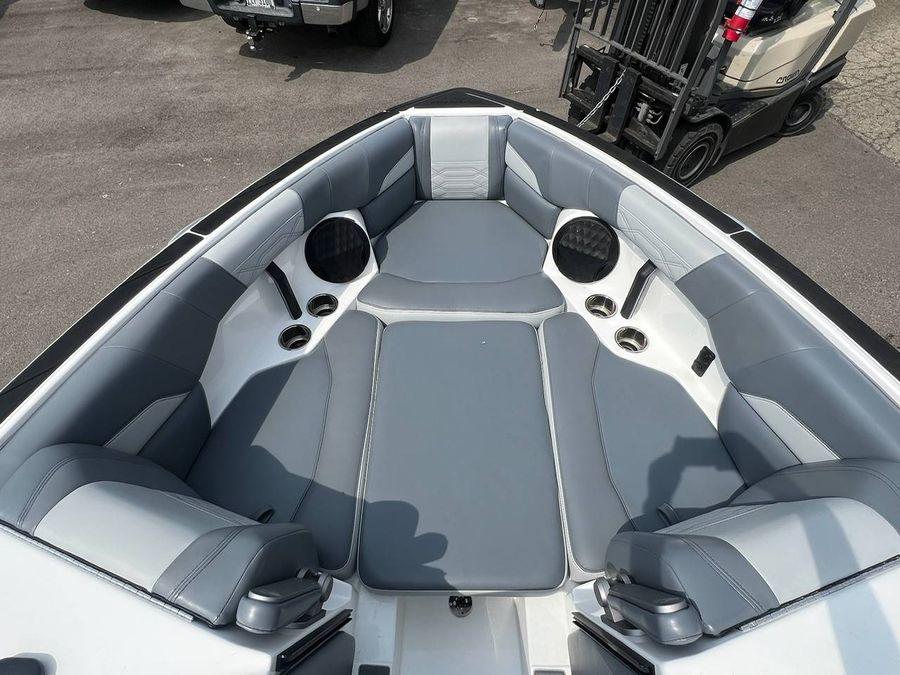 2023 Malibu 25 LSV, photo 9 of 12