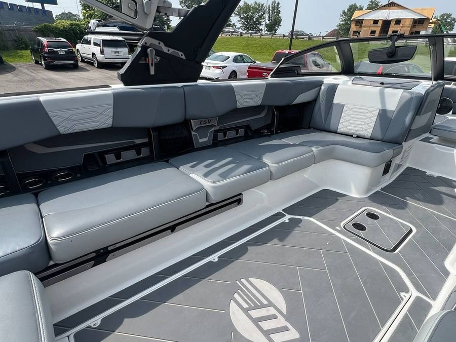 2023 Malibu 25 LSV, photo 7 of 12