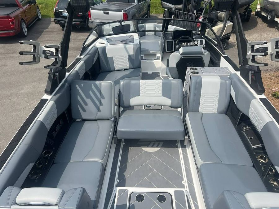 2023 Malibu 25 LSV, photo 11 of 12