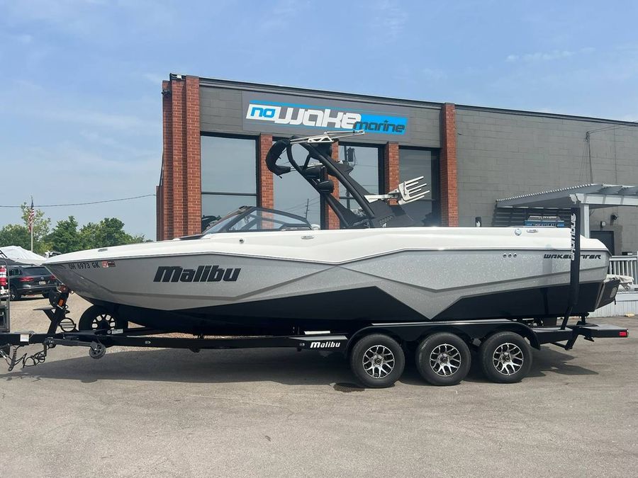 2023 Malibu 25 LSV