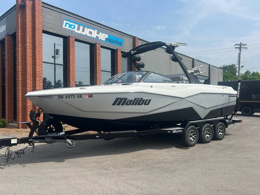 2023 Malibu 25 LSV, photo 3 of 12