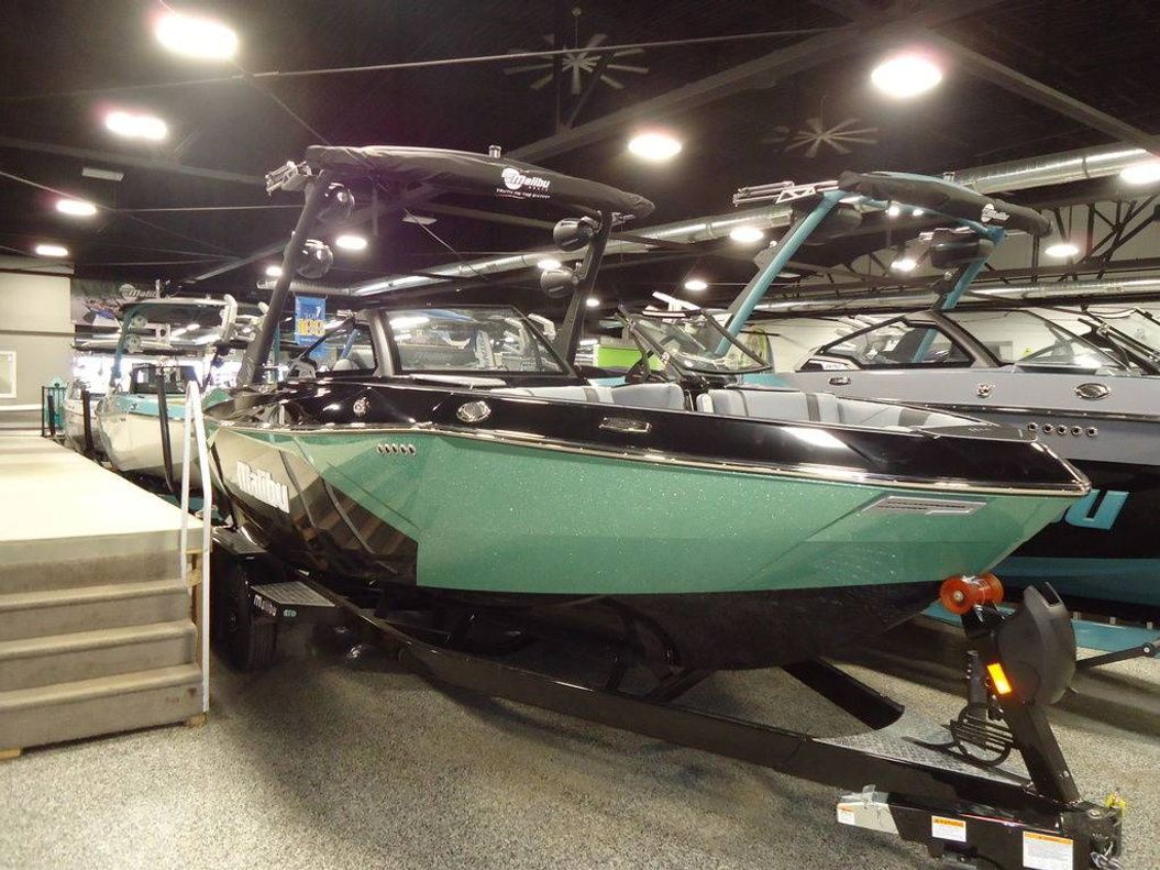 2025 Malibu Boats 23 LSV