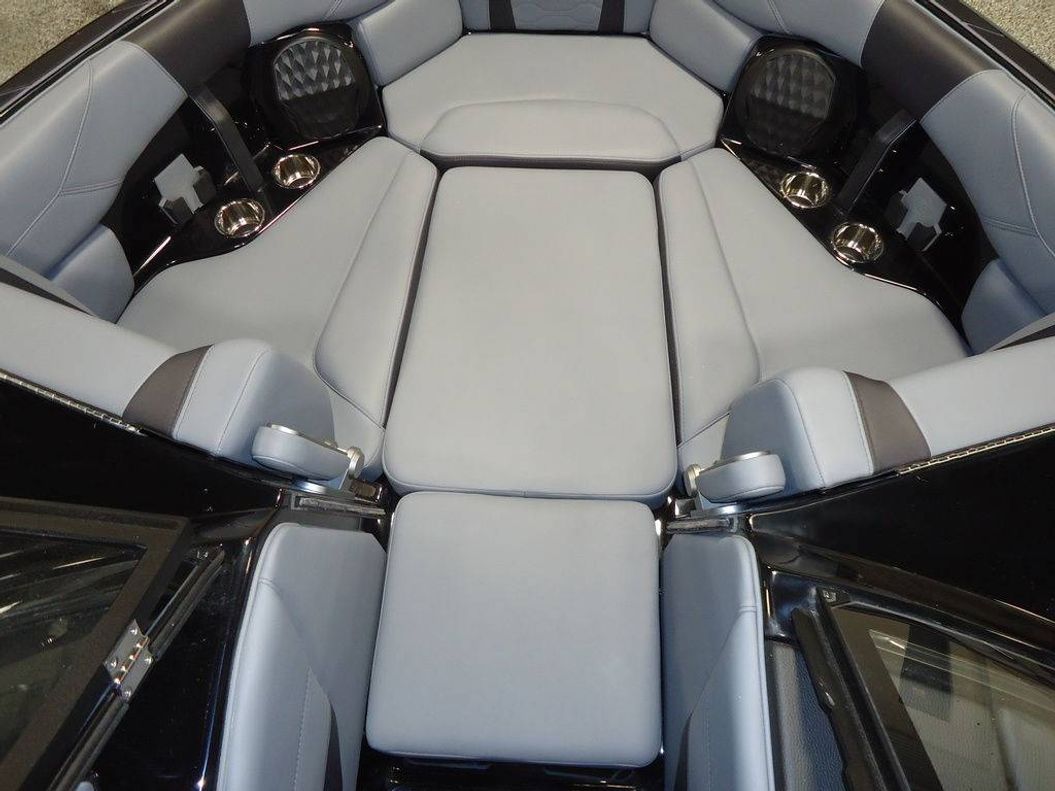 2025 Malibu Boats 23 LSV