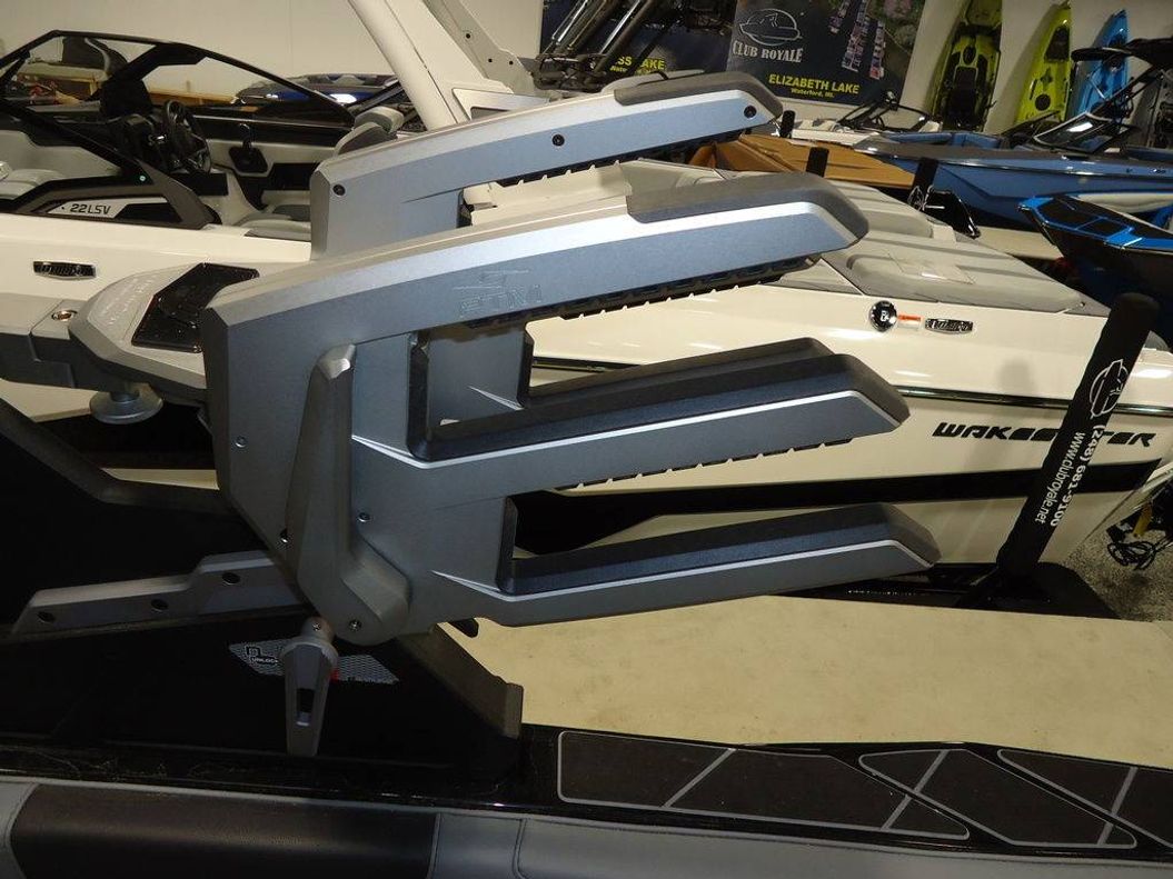 2025 Malibu Boats 23 LSV