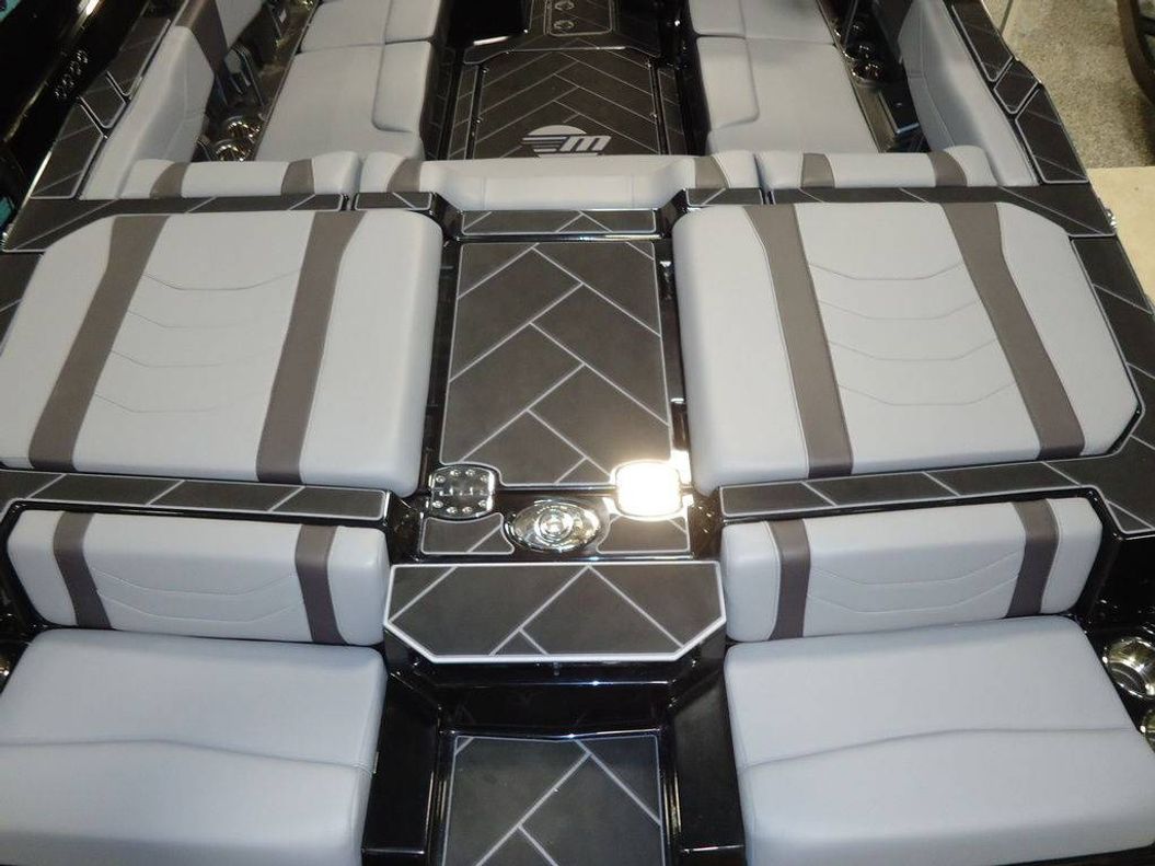 2025 Malibu Boats 23 LSV