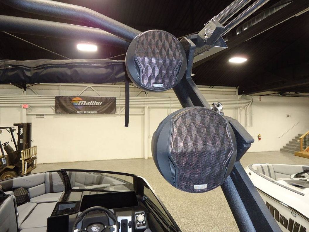 2025 Malibu Boats 23 LSV