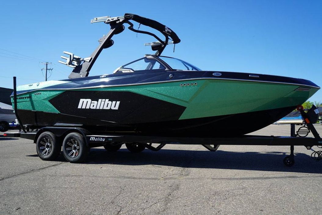 2025 Malibu Boats 23 LSV