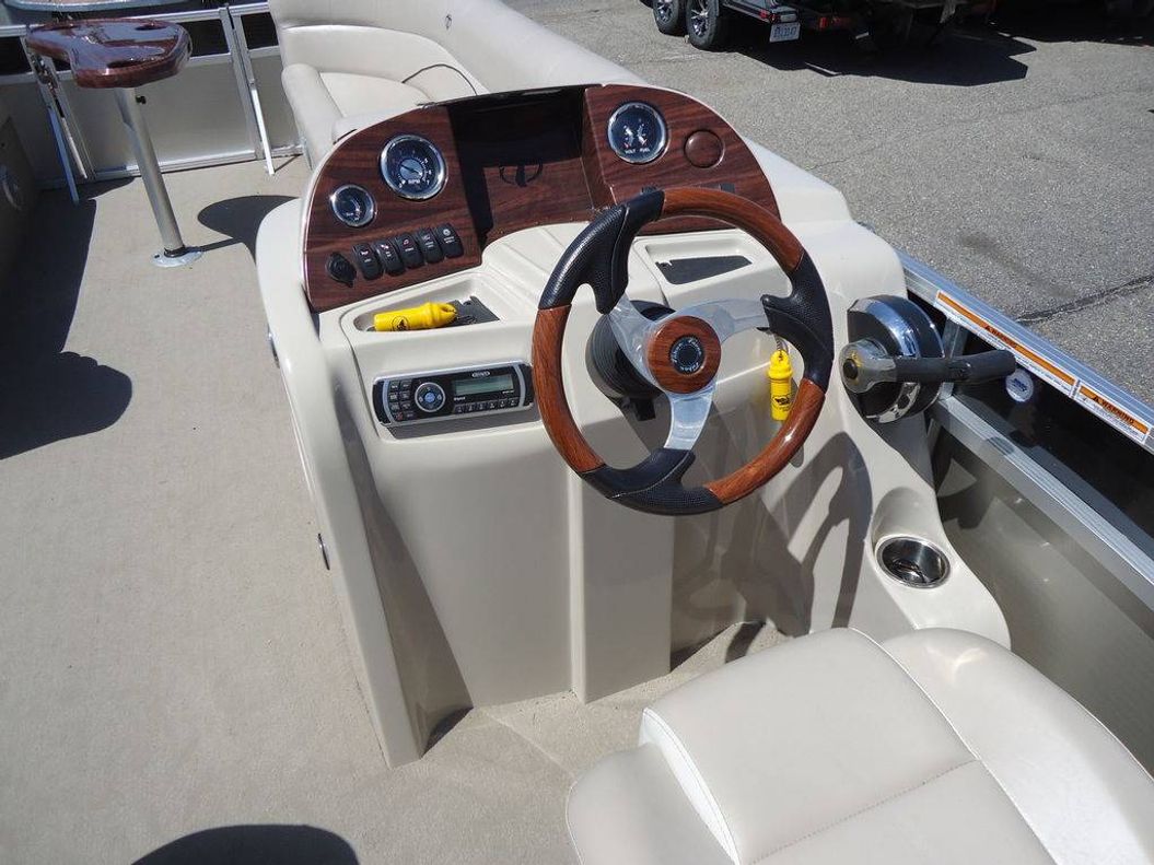 2013 Tahoe Pontoons Cascade Entertainer