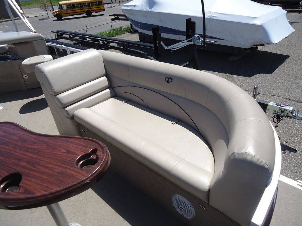 2013 Tahoe Pontoons Cascade Entertainer
