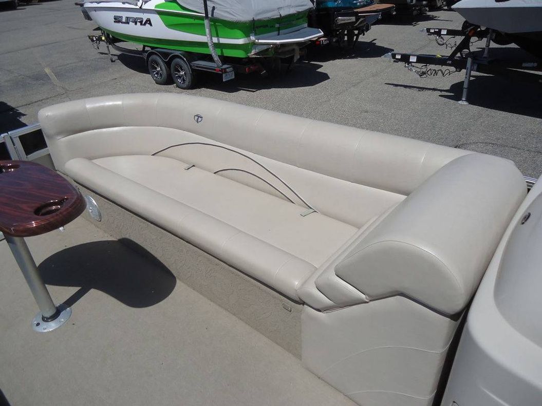 2013 Tahoe Pontoons Cascade Entertainer