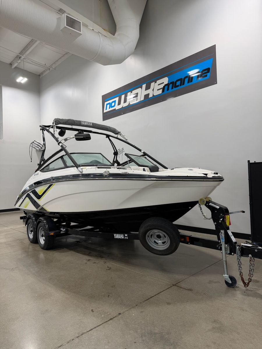 2015 Yamaha 212X, photo 2 of 10