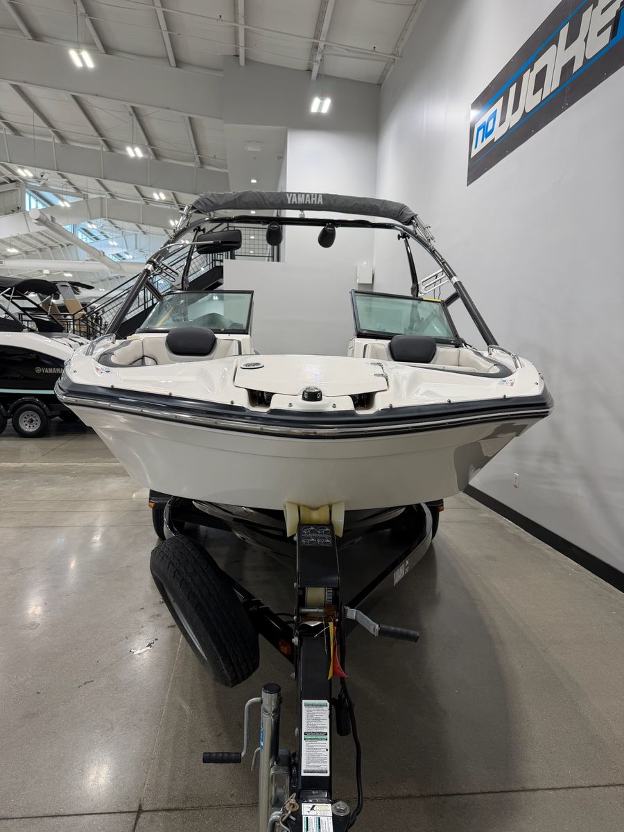 2015 Yamaha 212X, photo 3 of 10