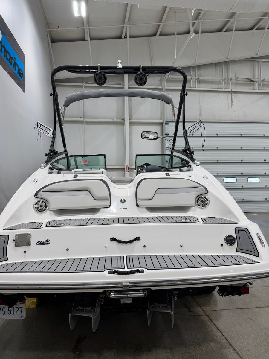 2015 Yamaha 212X, photo 4 of 10