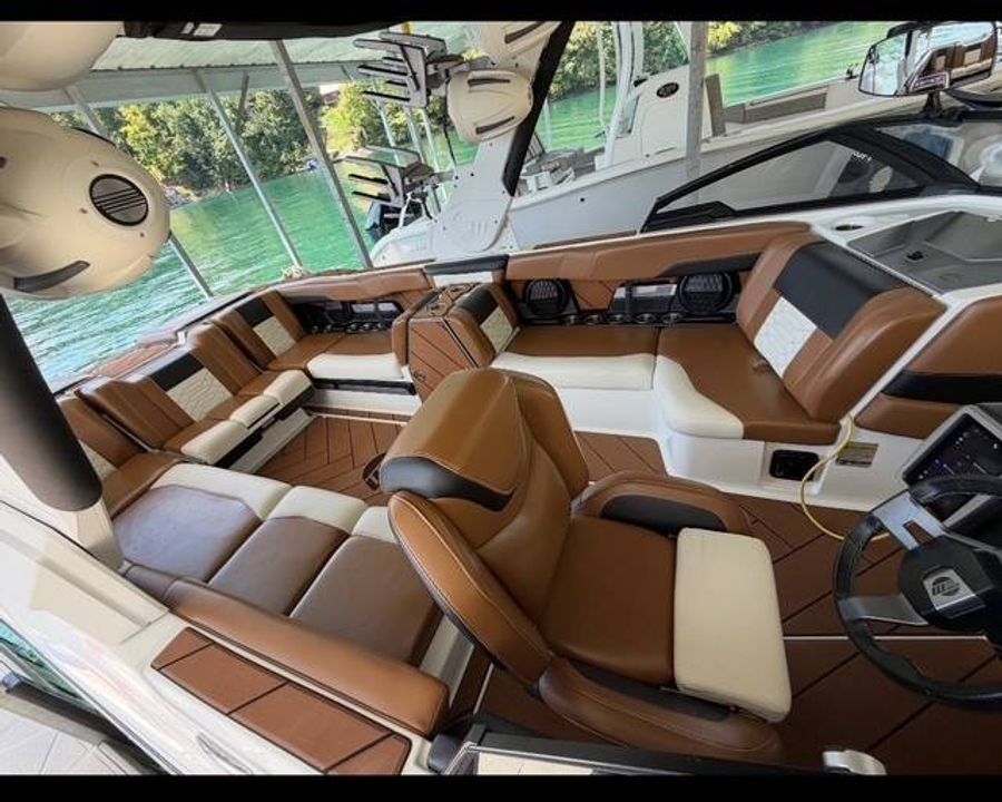 2023 Malibu 26LSV, photo 3 of 6