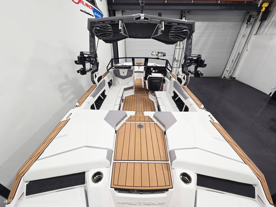 2026 Nautique GS22, photo 6 of 8