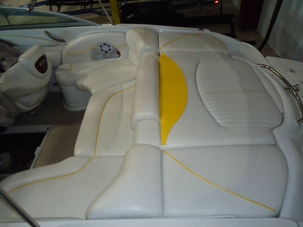 2004 Crownline 216