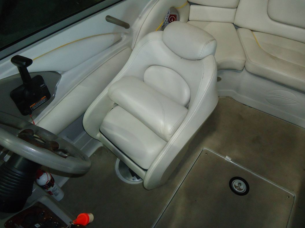 2004 Crownline 216