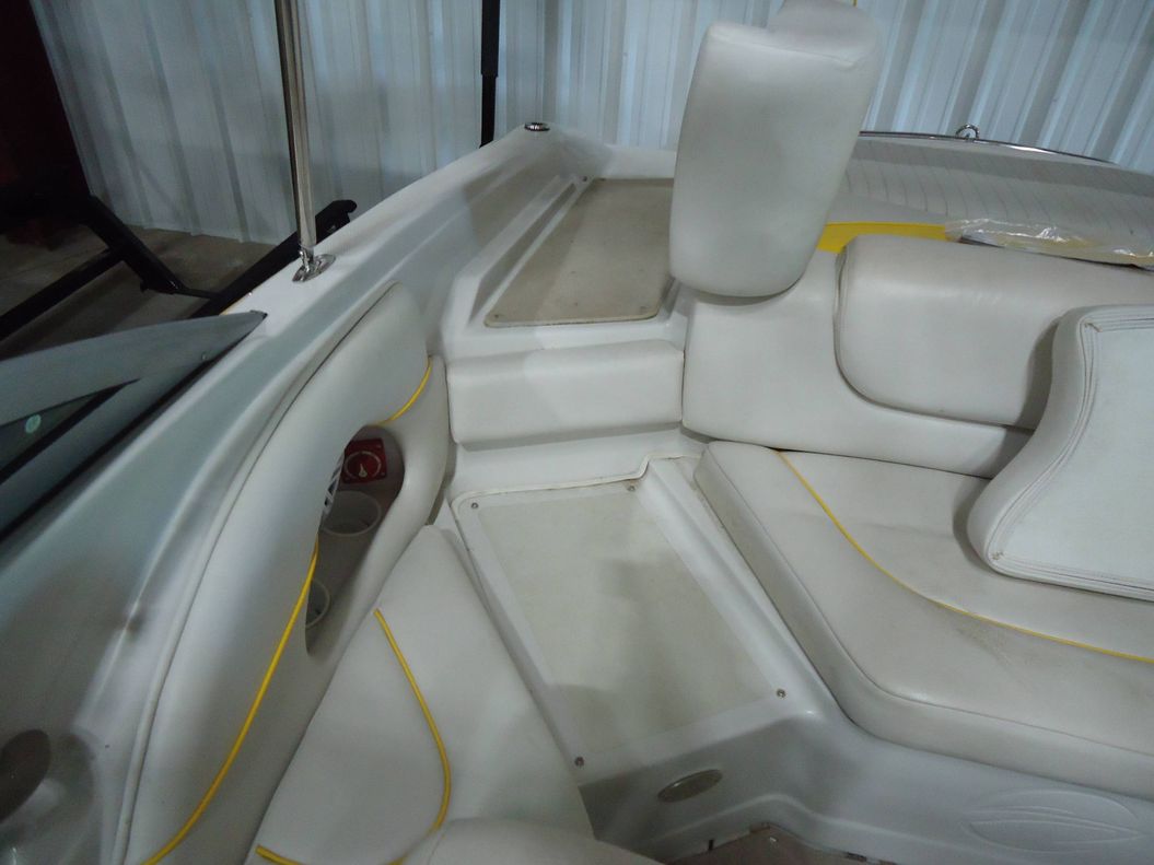 2004 Crownline 216