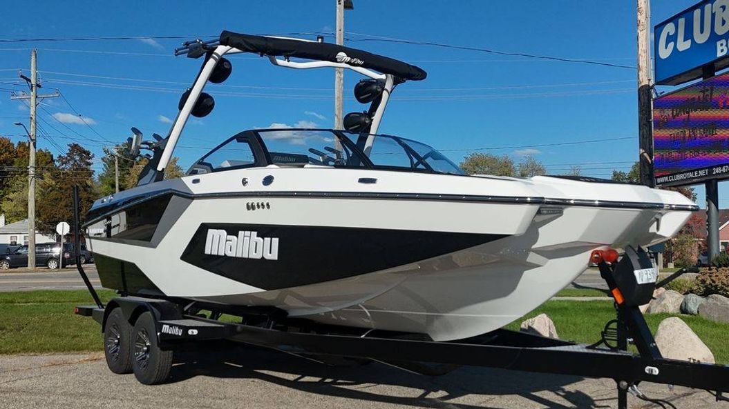 2026 Malibu Boats 23 MXZ