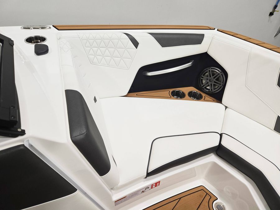 2027 Nautique GS20, photo 7 of 13