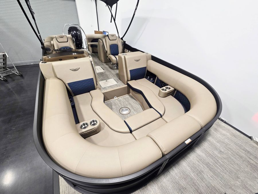 2026 Bennington 23L Bowrider, photo 8 of 10
