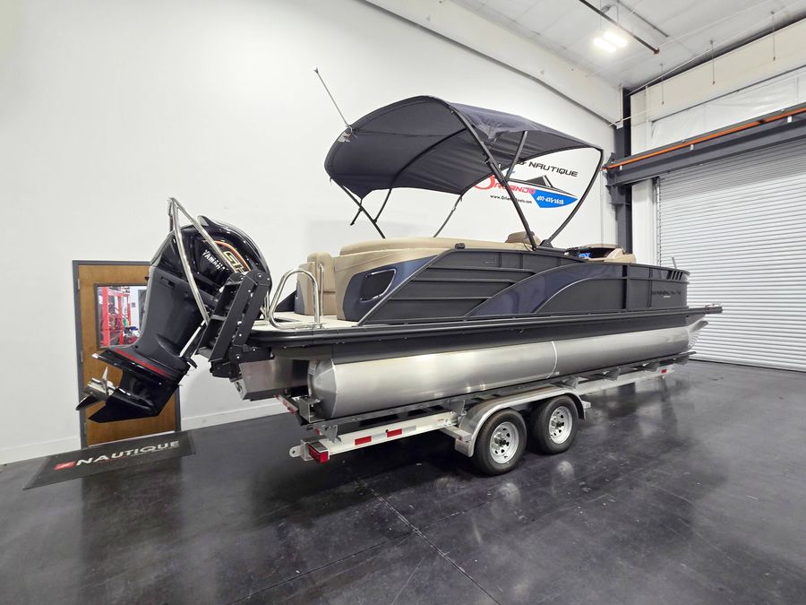 2026 Bennington 23L Bowrider, photo 2 of 10