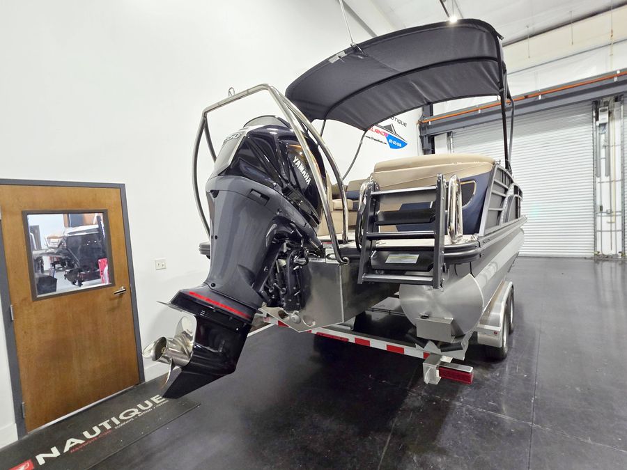 2026 Bennington 23L Bowrider, photo 4 of 10