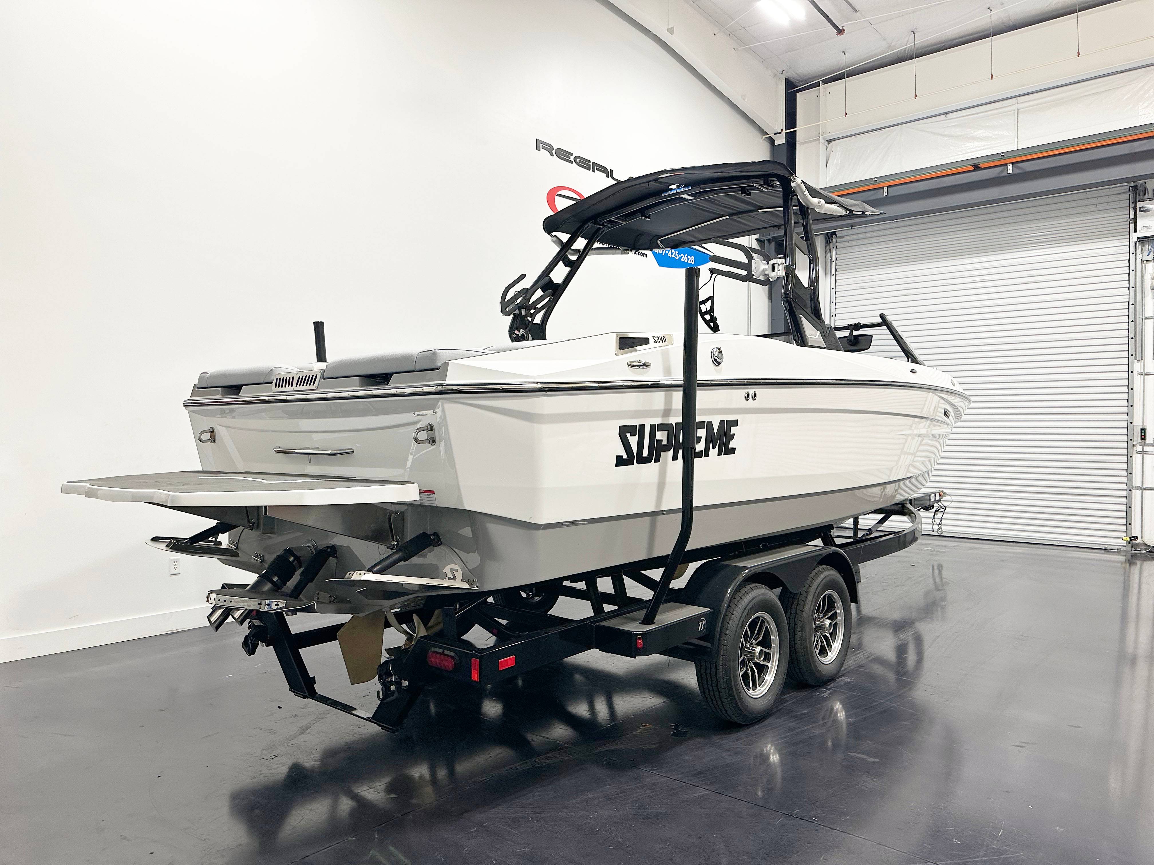 2025 Supreme S240 — photo 3