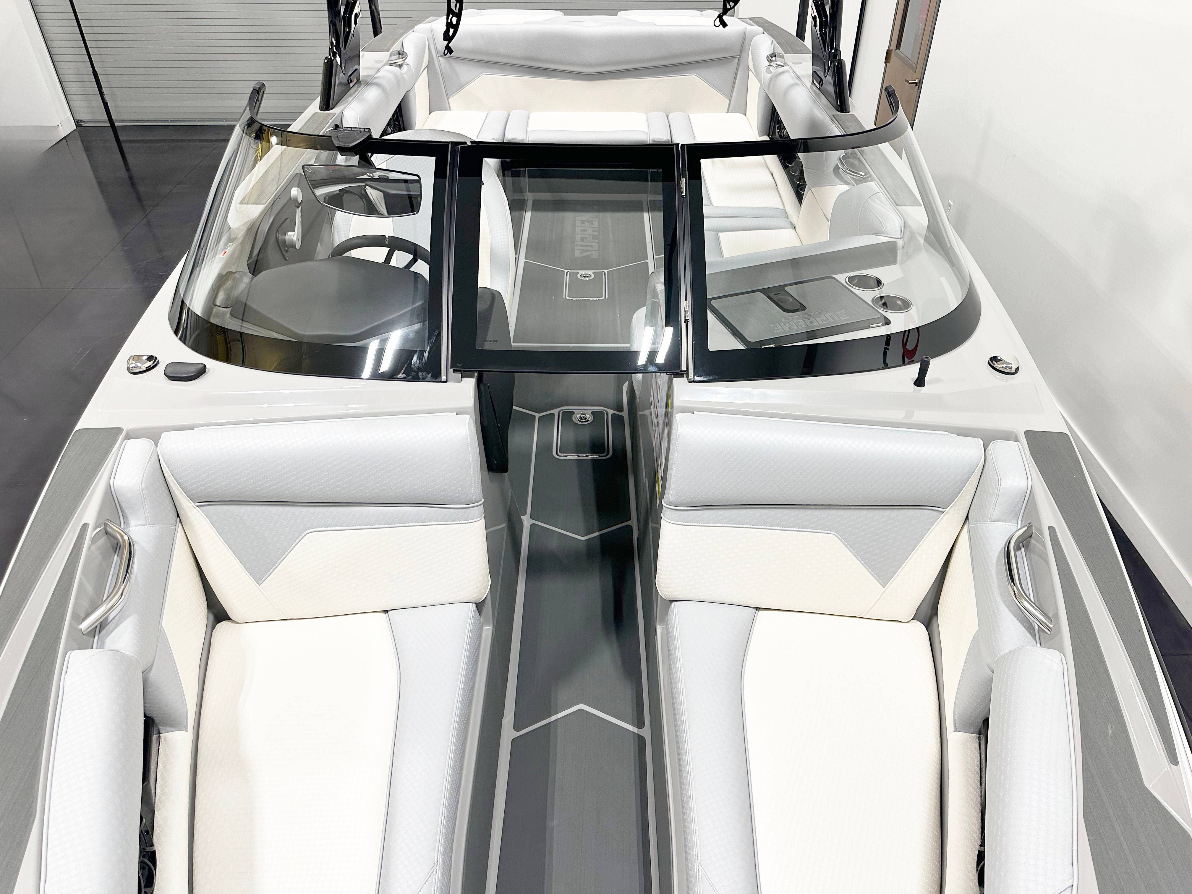 2025 Supreme S240 — photo 4
