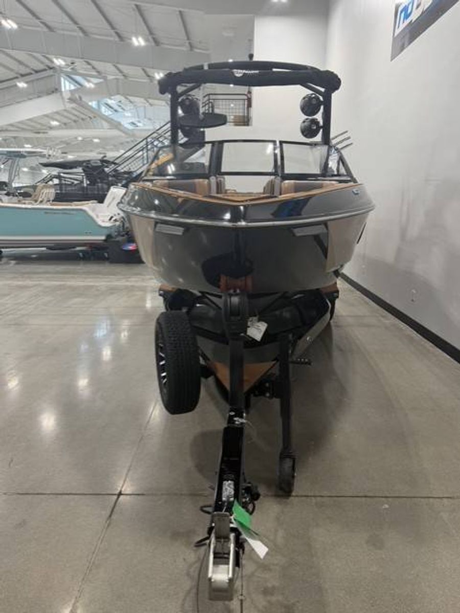 2022 Malibu 25 LSV, photo 3 of 16
