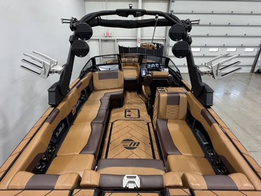 2022 Malibu 25 LSV, photo 8 of 16