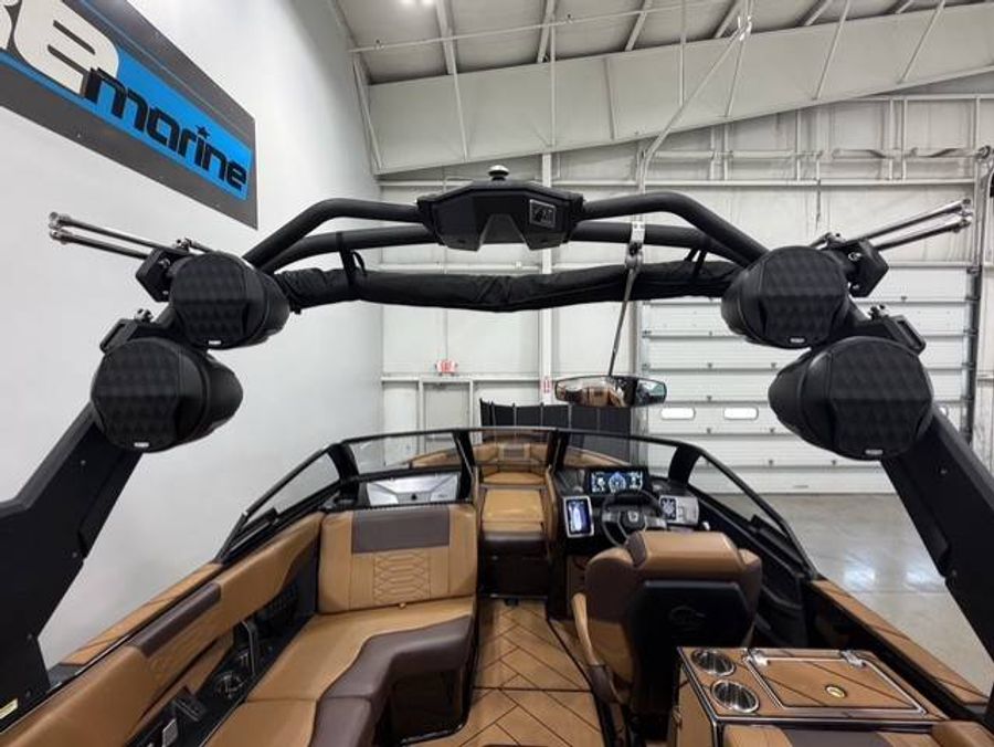 2022 Malibu 25 LSV, photo 10 of 16