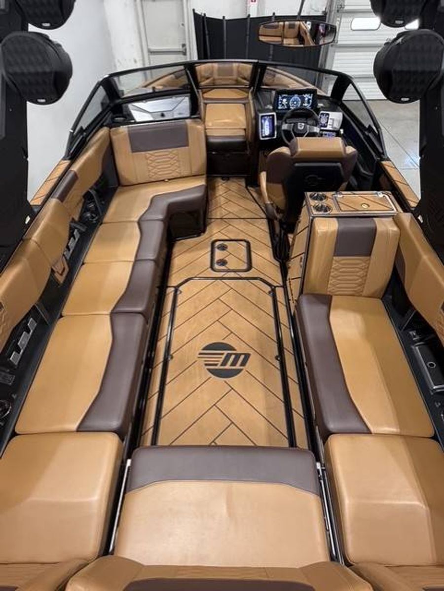 2022 Malibu 25 LSV, photo 9 of 16