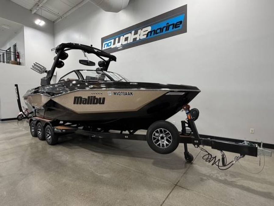 2022 Malibu 25 LSV, photo 2 of 16