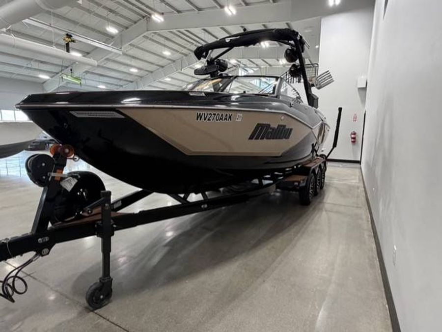 2022 Malibu 25 LSV, photo 4 of 16