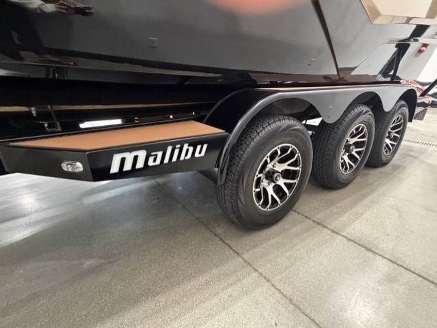 2022 Malibu 25 LSV, photo 5 of 16