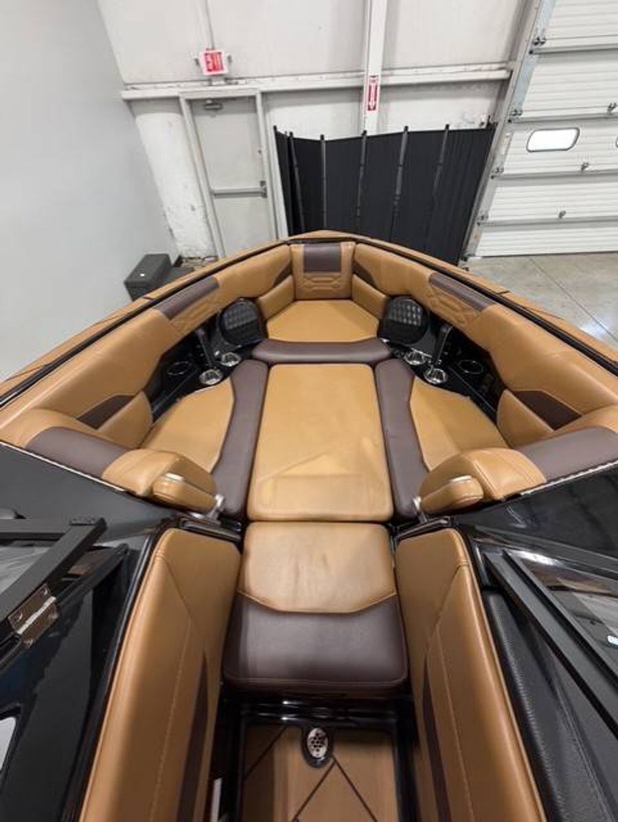 2022 Malibu 25 LSV, photo 14 of 16