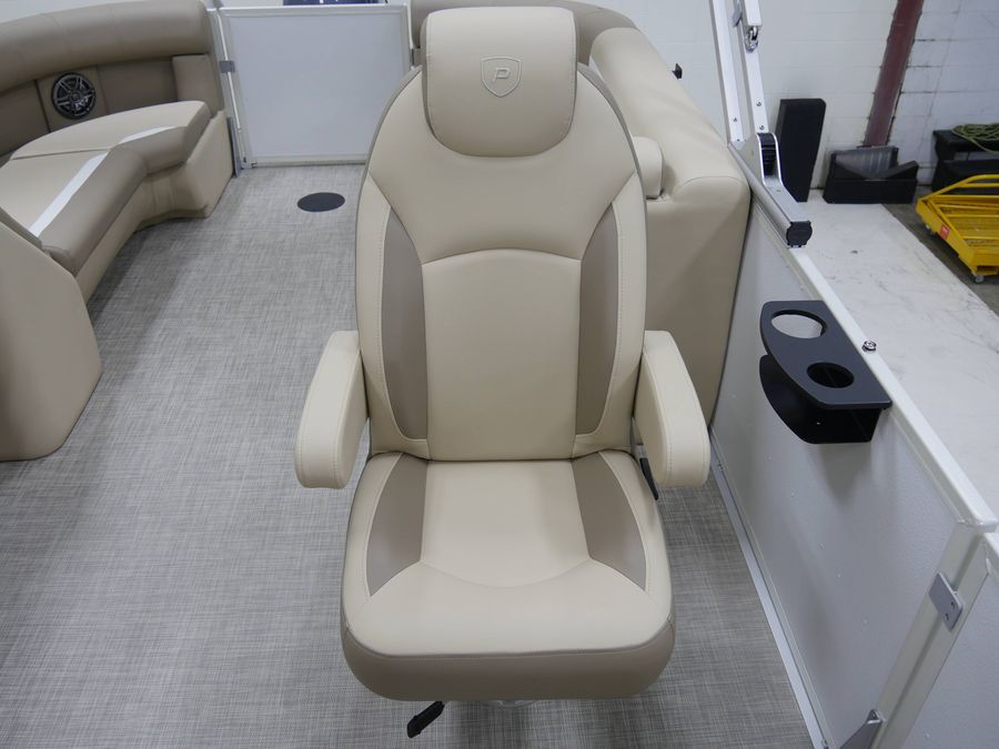 2026 Premier 220 Sunscape RF, photo 9 of 21
