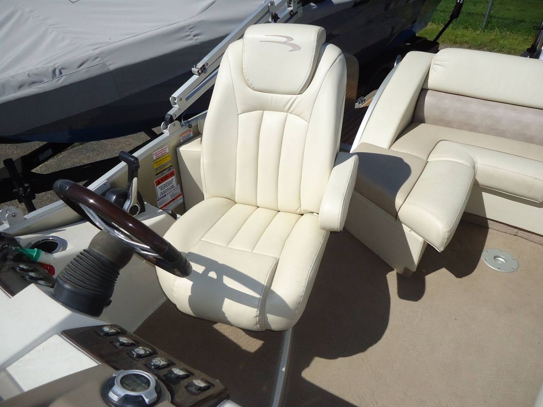 2013 Bennington R23
