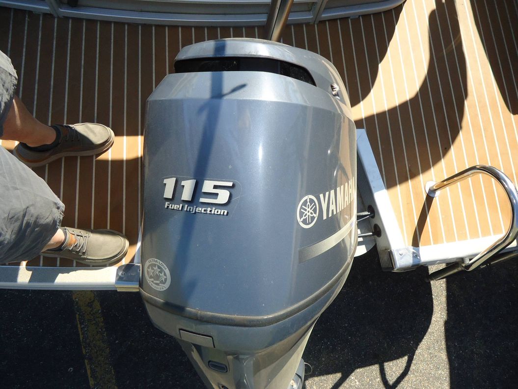 2013 Bennington R23