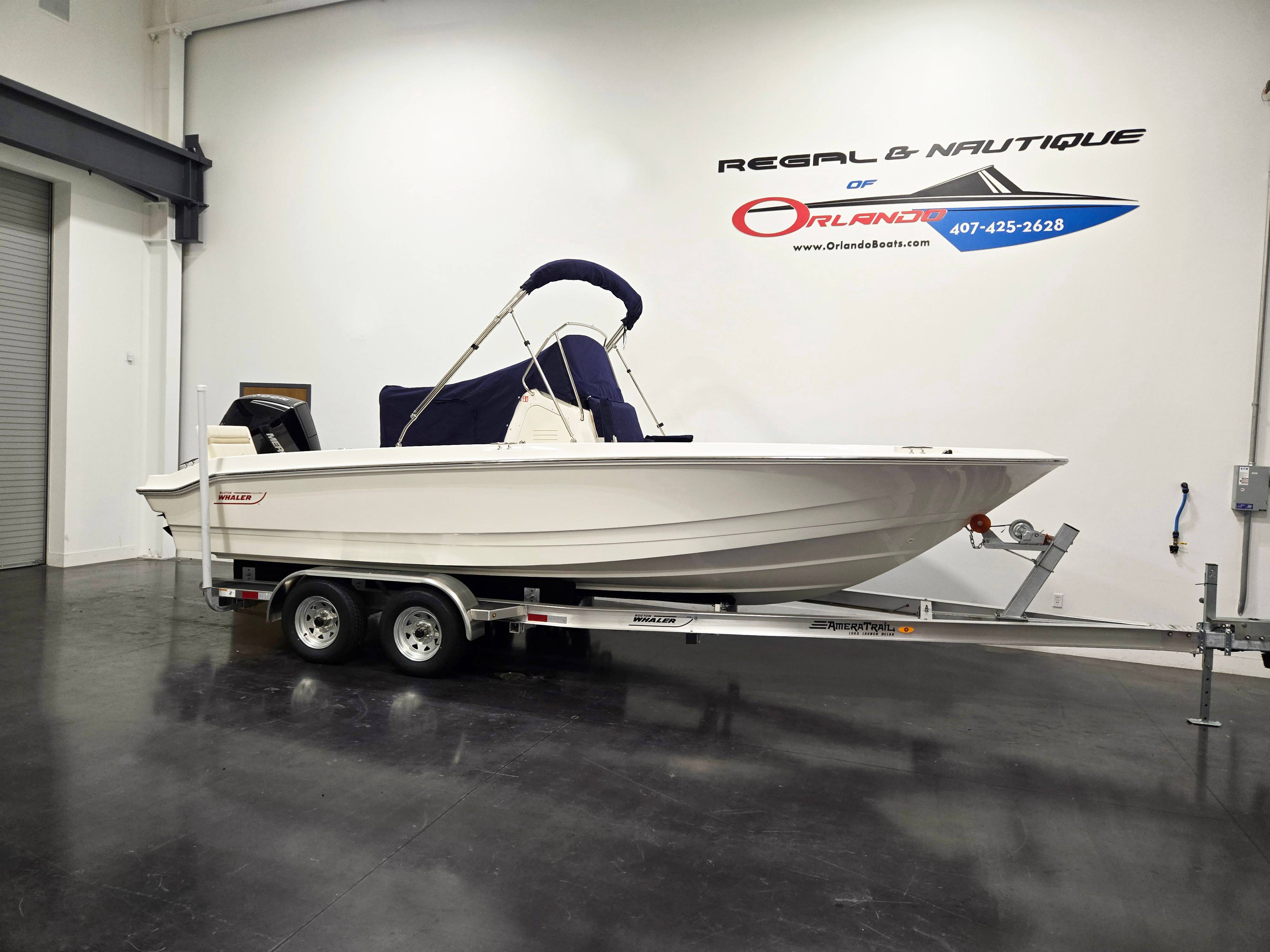 2027 Boston Whaler 220 Dauntless