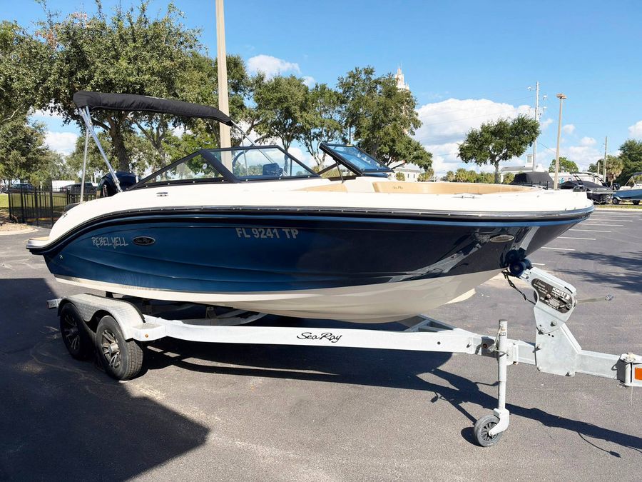 2023 Sea Ray SPX 190, photo 2 of 6