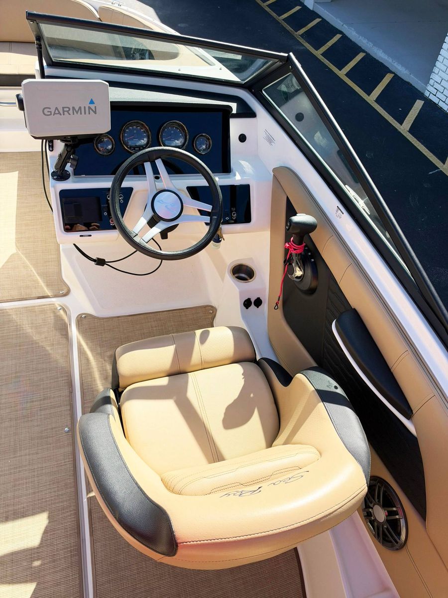 2023 Sea Ray SPX 190, photo 4 of 6